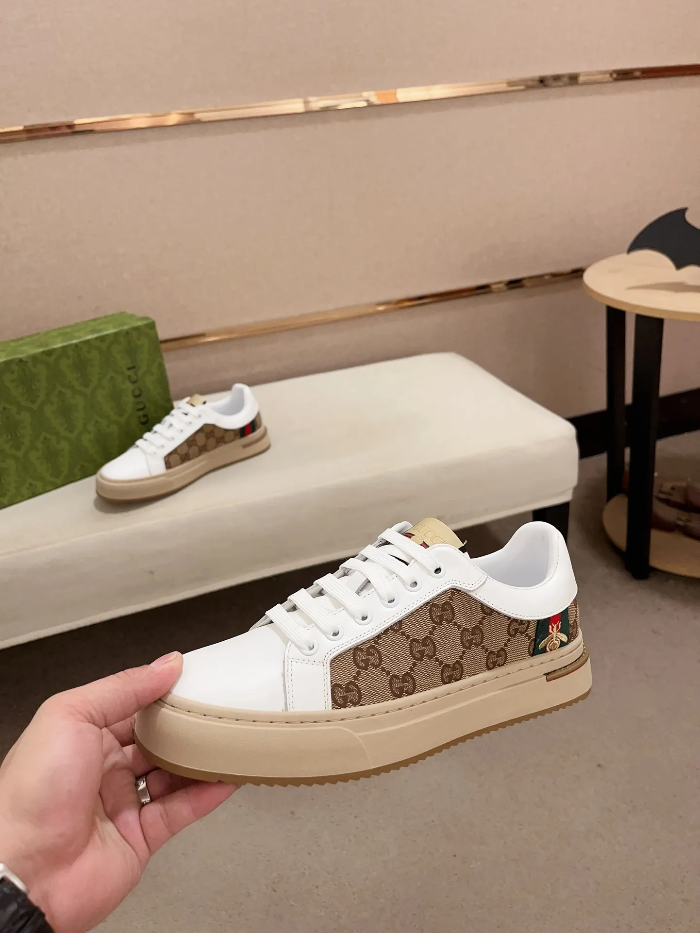 Men's clothing and shoes💰:400💰 (GUCCI) The latest model from the official website 🎁🎁Casual and fashionable men's shoes👟, hot style 💥The version is simple and elegant, exclusive for trendy men. Unique official website latest brand elements 👑Gucci original decoration, fashionable and generous, the fabric is original cowhide ✅sheepskin lining, the official website specifies wear-resistant casual outsole, the classic model is taken in kind at the counter🎬38-44 (45 is not returned or exchanged)